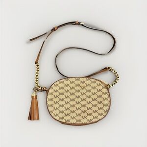 Women’s Jet Set Travel Medium 
Signature Logo Crossbody MK Bag